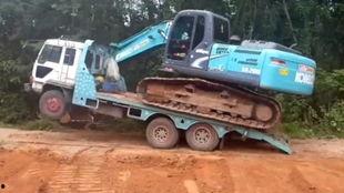 拖车与挖掘机视频,拖车与挖掘机协同作业的震撼瞬间